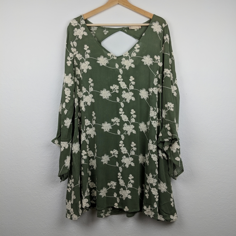 Altar'd State Oversized Embroidered Dress Bell M 🍁